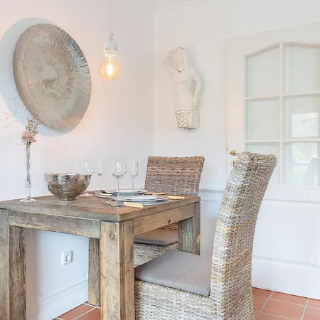 Lueuev Hooge Apartment